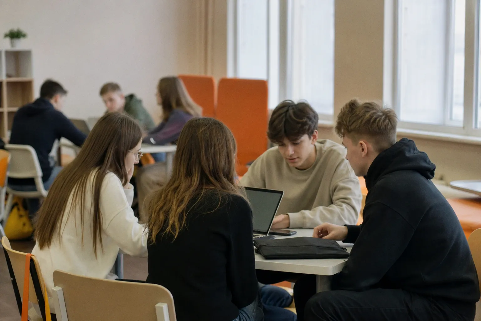 Четыре школы прошли в финал 9-го сезона конкурса English Challenge.