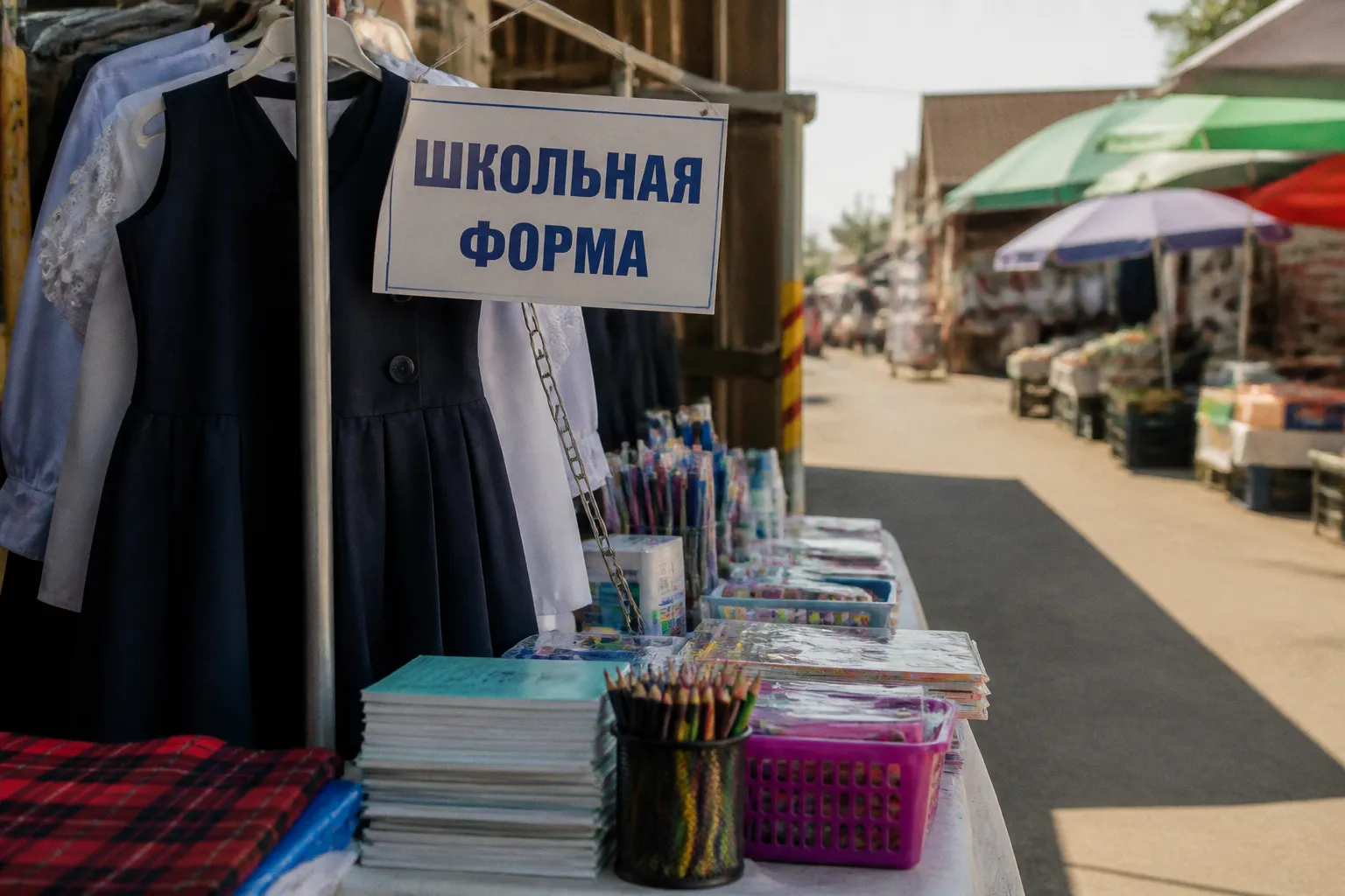 Школьные сборы в Тихорецке: где выгоднее покупать канцелярию и форму